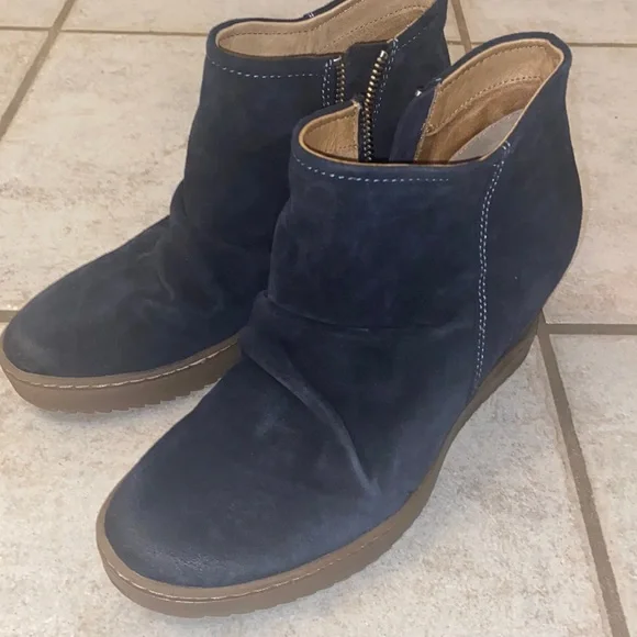 Sofft Shoes Aqua Sofft Navy Blue Suede Wedge Booties Size 75